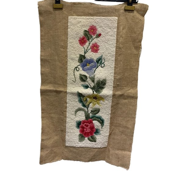 Accents Vintage Handmade Hanging Latch Hook Flowers 2817 Boho Mod